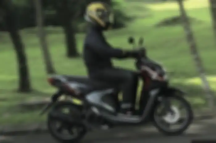 Motor saat mengerem mendadak goyang tidak stabil, bearing roda sudah aus harus segera diganti.