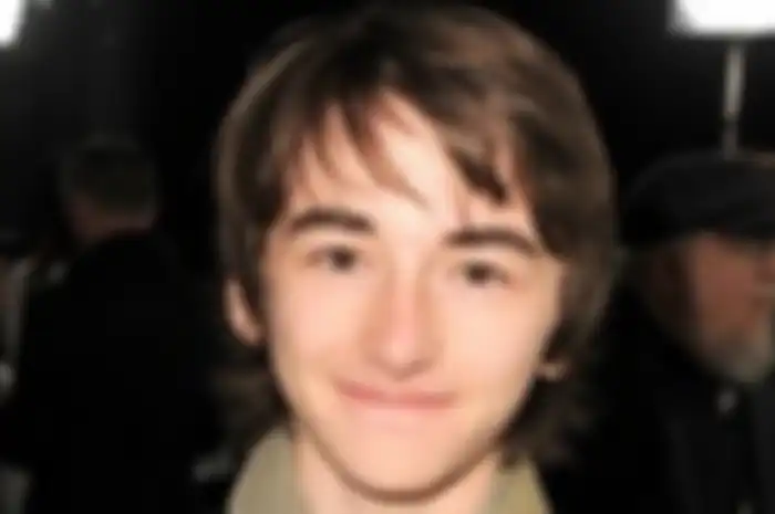 Isaac Hempstead-Wright: Antara Negeri Dongeng Dan Sekolah