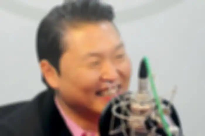 PSY: Kolaborasi dengan Brian May 'Queen'