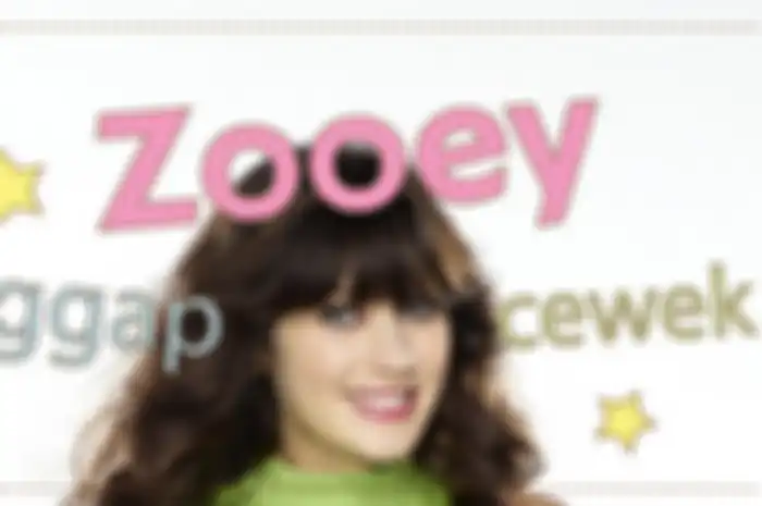 Zooey, dianggap cewek aneh!