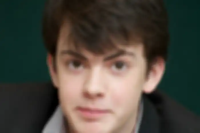 Skandar Keynes