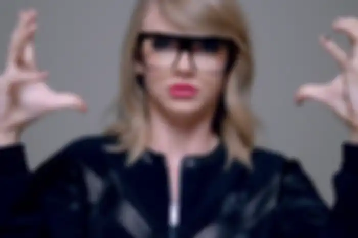 Tranformasi Style Super Keren Taylor Swift Dalam Video Klip Shake It Off