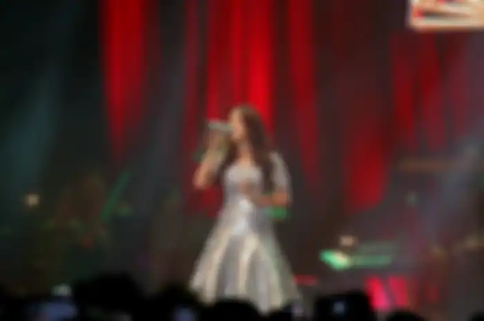 Raisa: 5 Momen Lucu dalam Konser Pemeran Utama