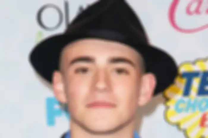 Charlie Rowe: Botak Demi Main Serial Red Band Society