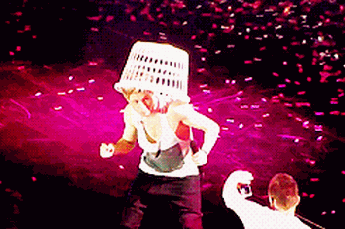 Kostum Paling Aneh Yang Pernah Dipakai One Direction Di Atas Panggung