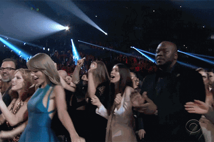 Taylor Swift: Ekspresi dan Pose Kocak di Grammy Awards 2015