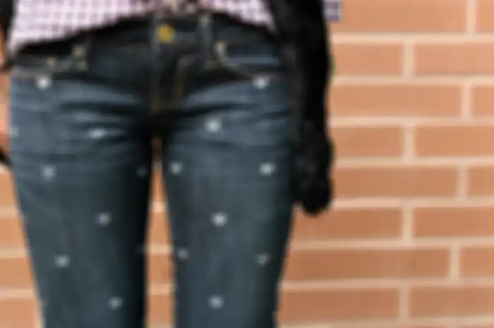 DIY: HEART PATTERNED JEANS