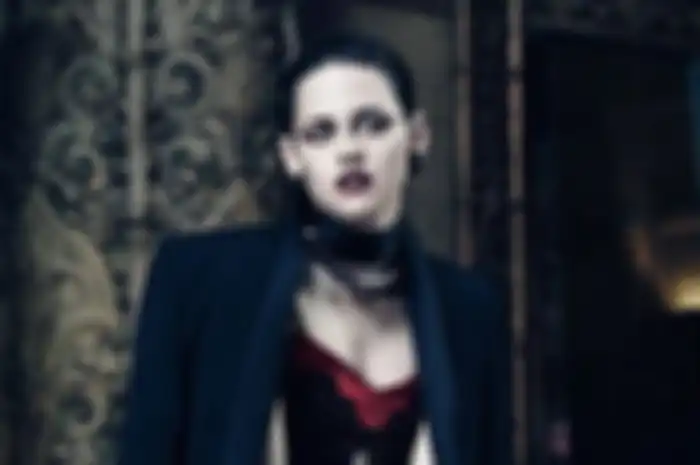 Pretty in Gothic Make-Up