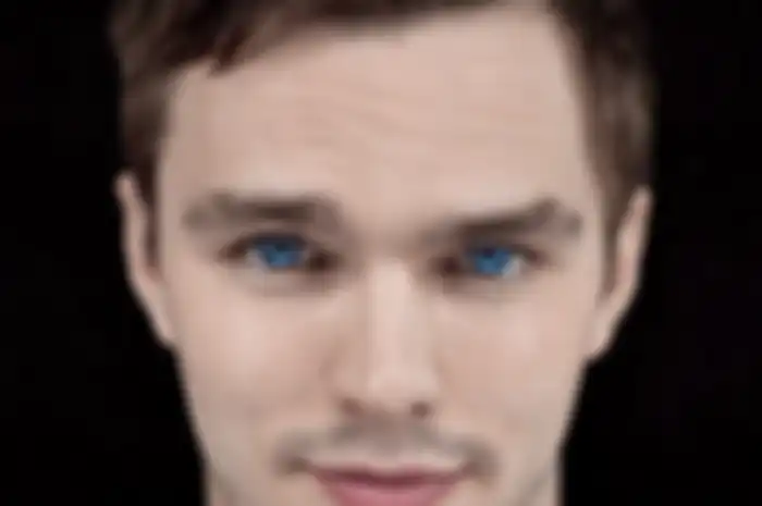 Nicholas Hoult: Pengalaman Memalukan di Depan Cewek
