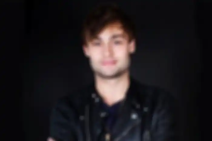 Douglas Booth: Kota Yang Paling Disukai