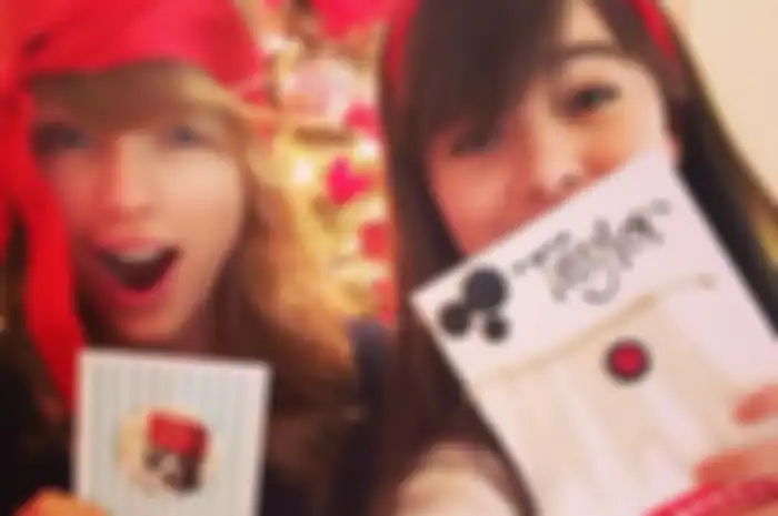 Liburan Ala Taylor Swift dan Hailee Steinfeld