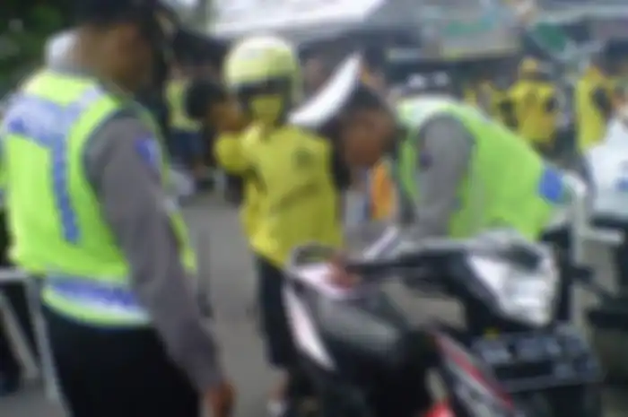 Polisi menggelar razia gabungan.