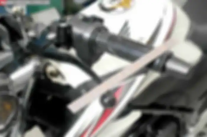 Begini Atur Jarak Bebas Kopling Di Motor, Ada 2 Langkah Loh..