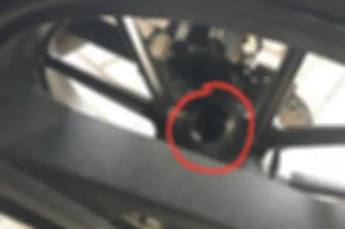 Kenapa ada lubang di pelek racing motor?