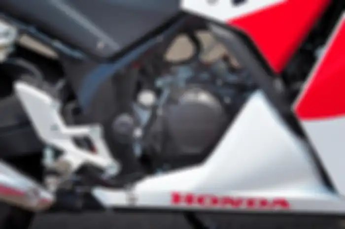 Honda CBR150R tidak menggunakan kick starter