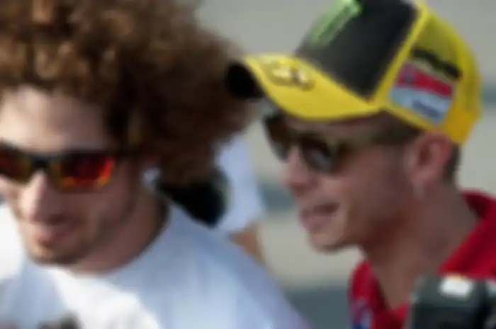 Marco Simoncelli (kiri) dan Valentino Rossi (kanan), dua sahabat sejati