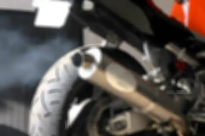 Waspada saat knalpot motor sudah mulai keluar asap hitam dan putih