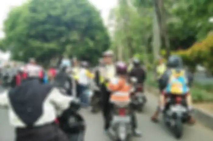 Polisi saat menggelar razia