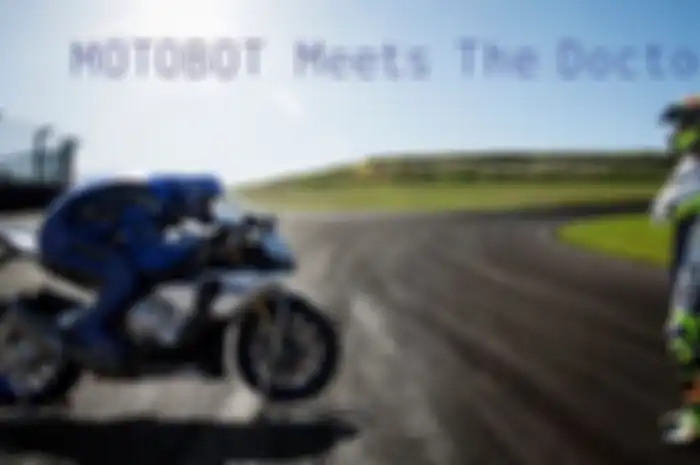 Valentino Rossi adu cepat dengan Motobot