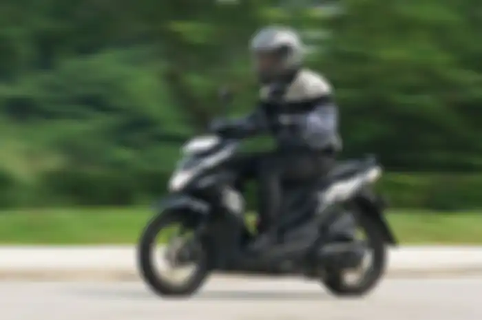 Ilustrasi pengendara motor. PSBB Resmi Berlaku Mulai Hari Ini di Jakarta, Motor Hanya Boleh Digunakan Untuk Hal Ini