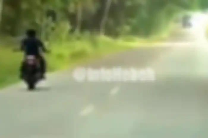 Pengendara motor tertidur, menantang maut dijalan raya