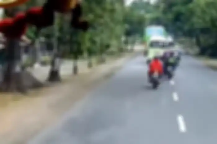 Rombongan turing mengalami insiden kecelakaan.