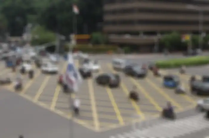 Yellow Box Junction di jalanan Jakarta. Ini Fungsi Kotak Berwarna Kuning di Tengah Persimpangan Jalan, Kalau Dilanggar Dendanya Rp 500 Ribu