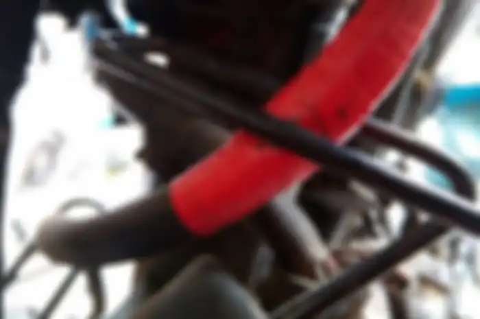Selang rem bocor? pakai lakban semua jadi aman.