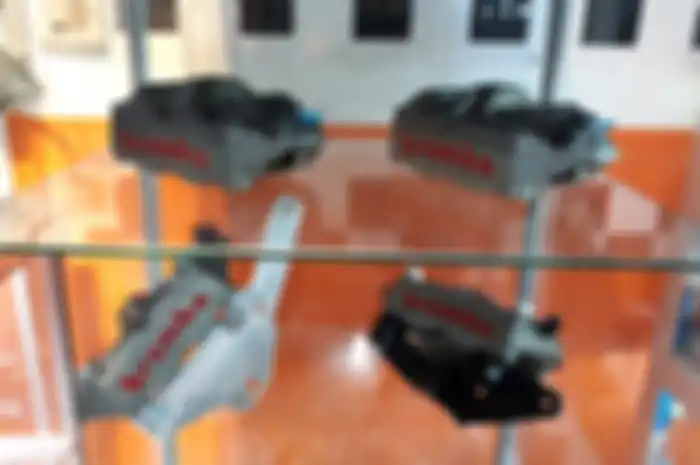 Kaliper brembo jenis m4