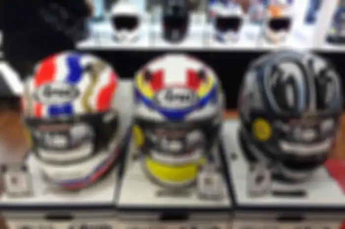 Deretan helm arai jenis full face