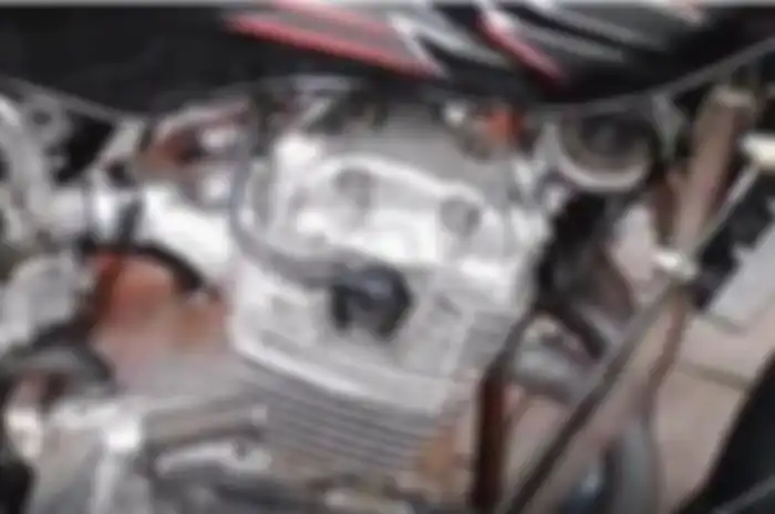 Honda Megapro 3 silinder, ajib banget suaranya.