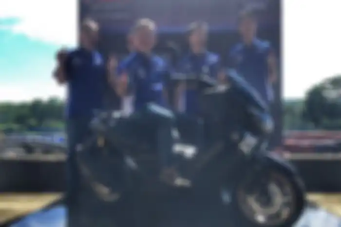 Yamaha New NMAX 155 kembali disegarkan dengan warna yang aktraktif dan fitur baru.