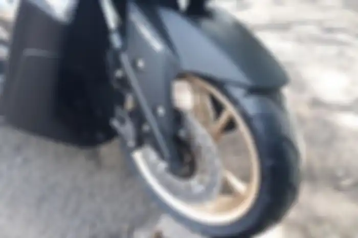 Pelek nuansa emas pada Yamaha NMAX baru