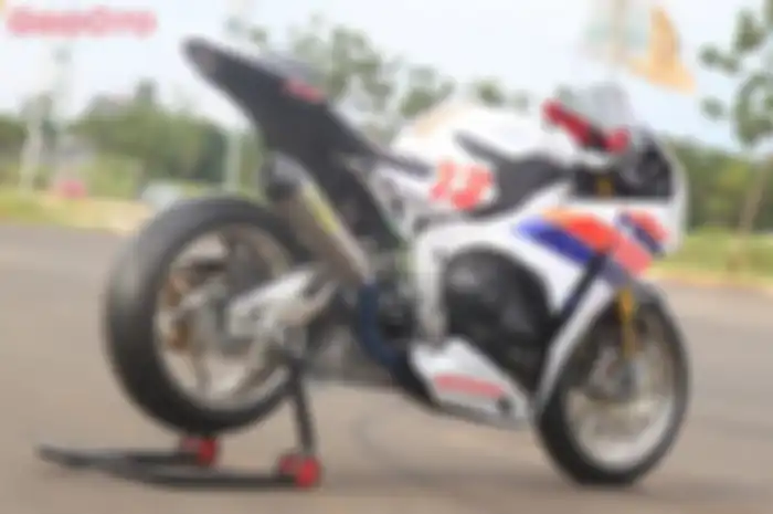 Modifikasi Honda CBR1000RR SP One3 Motoshop.