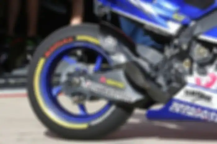 Ban motor MotoGP keren dengan warna-warni disisinya