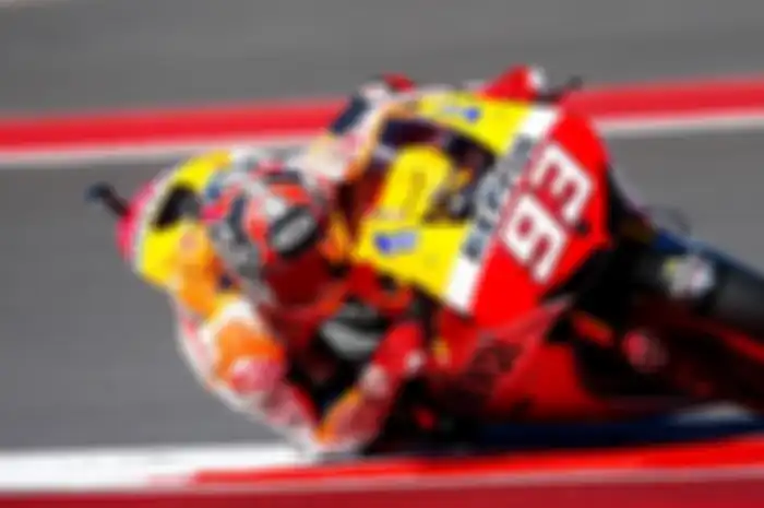  Marc Marquez saat melakukan cornering alias elbow down.