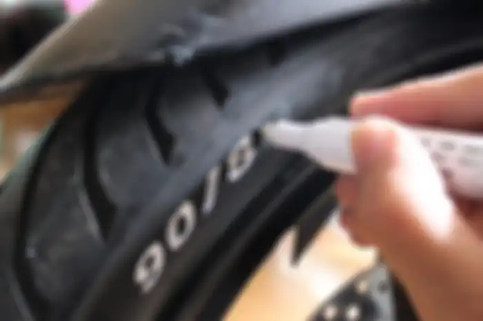 Begini cara baca ukuran ban tubeless di motor, simak yuk bro!