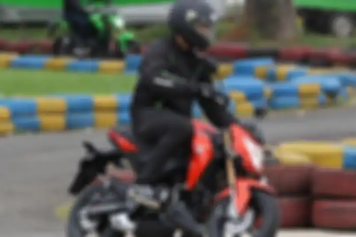Kawasaki Z125 saat test ride