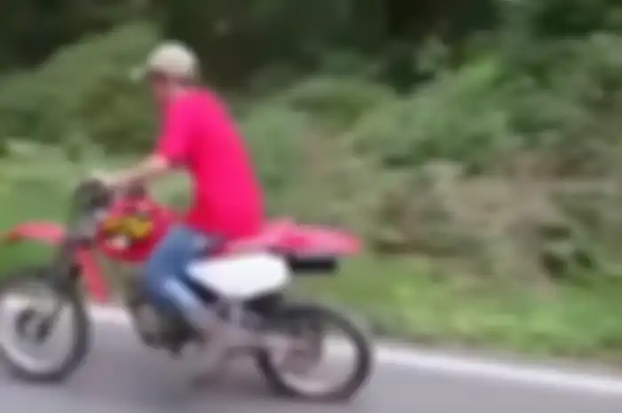Motor tail 'jaran goyang' siapa berani coba?
