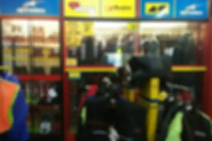 Jaket riding berbagai merek di MOSS, Solo