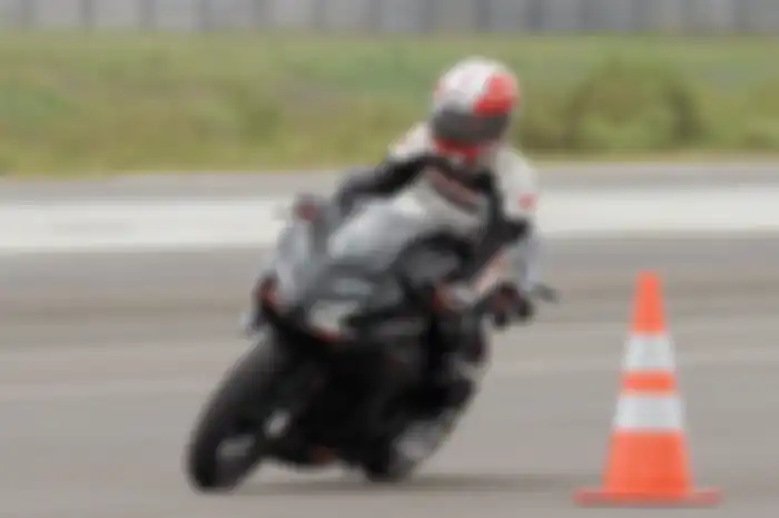 Ban radial cocok untuk kecepatan tinggi. Pakai Ban Radial Buat Motor Harian, Mubazir Gak Sih?          