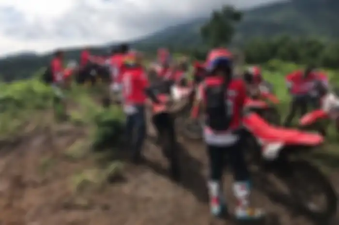 Perwakilan media dan bloger diajak untuk merasakan sensasi Honda CRF 150L.