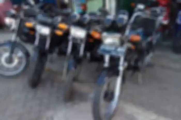 Ilustrasi dealer motor bekas. Harga motor 2-tak murah pas buat bikers.
