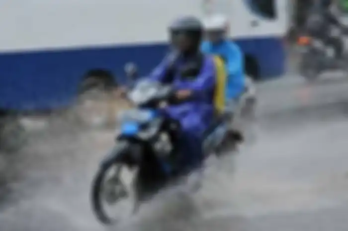 Pemilihan jas hujan yang aman dan nyaman