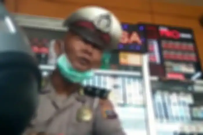 Oknum polisi minta uang damai ke pengendara yang ditilang
