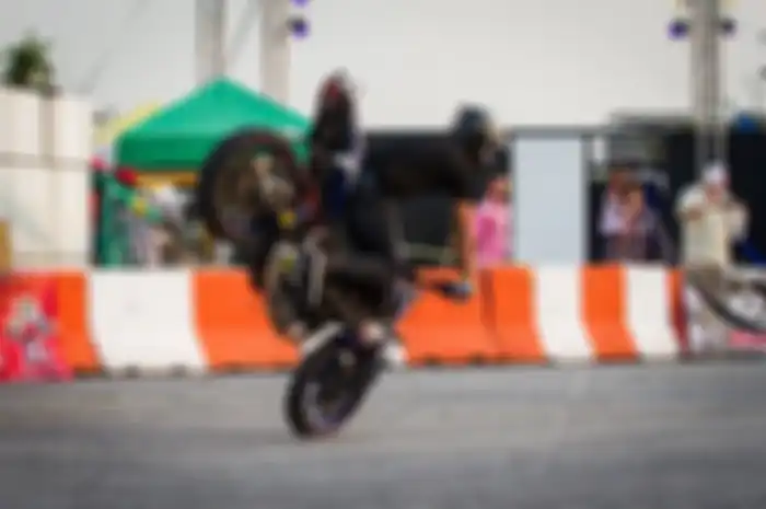 Wawan Tembong juga juara long stoppie, adu jauh-jauhan melaju hanya dengan pakai ban depan saja