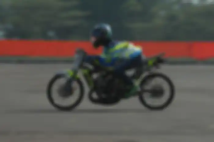 Kawasaki Standar Ninja milik tim Giri Palma.