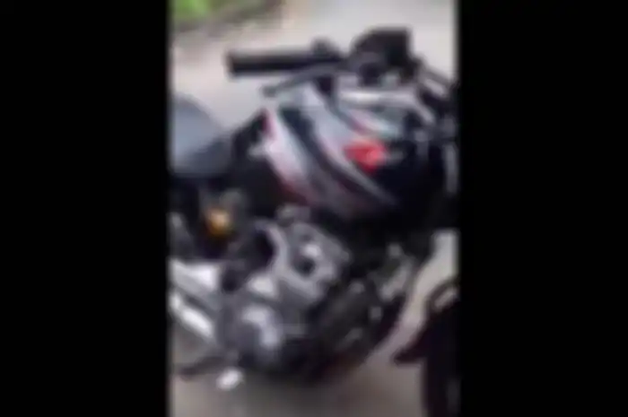 Honda Megapro 3 silinder, ajib banget suaranya bro.