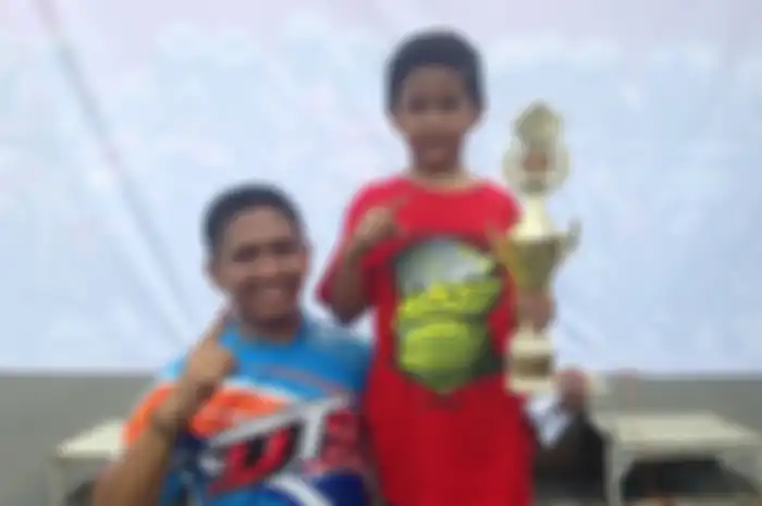Rasya, bakal meneruskan kiprah almarhum Denny Triyugo sebagai pembalap nasional.