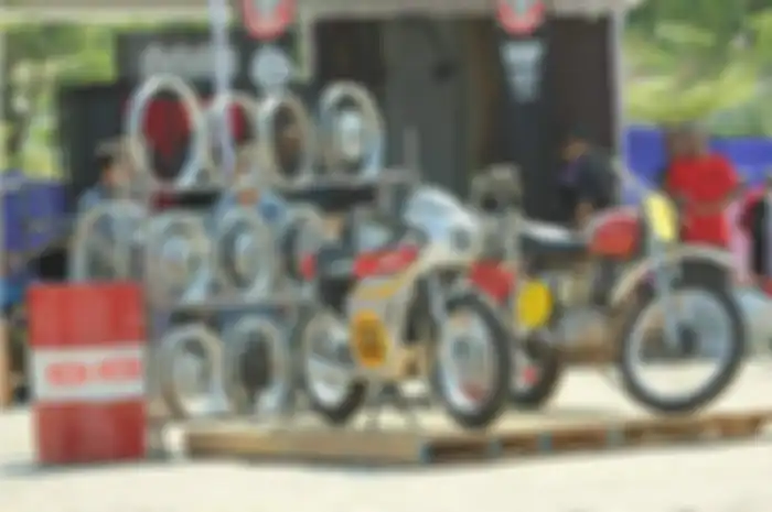 Honda Tiger custom cafe racer garapan RRRG di acara Burnout Solo 2016